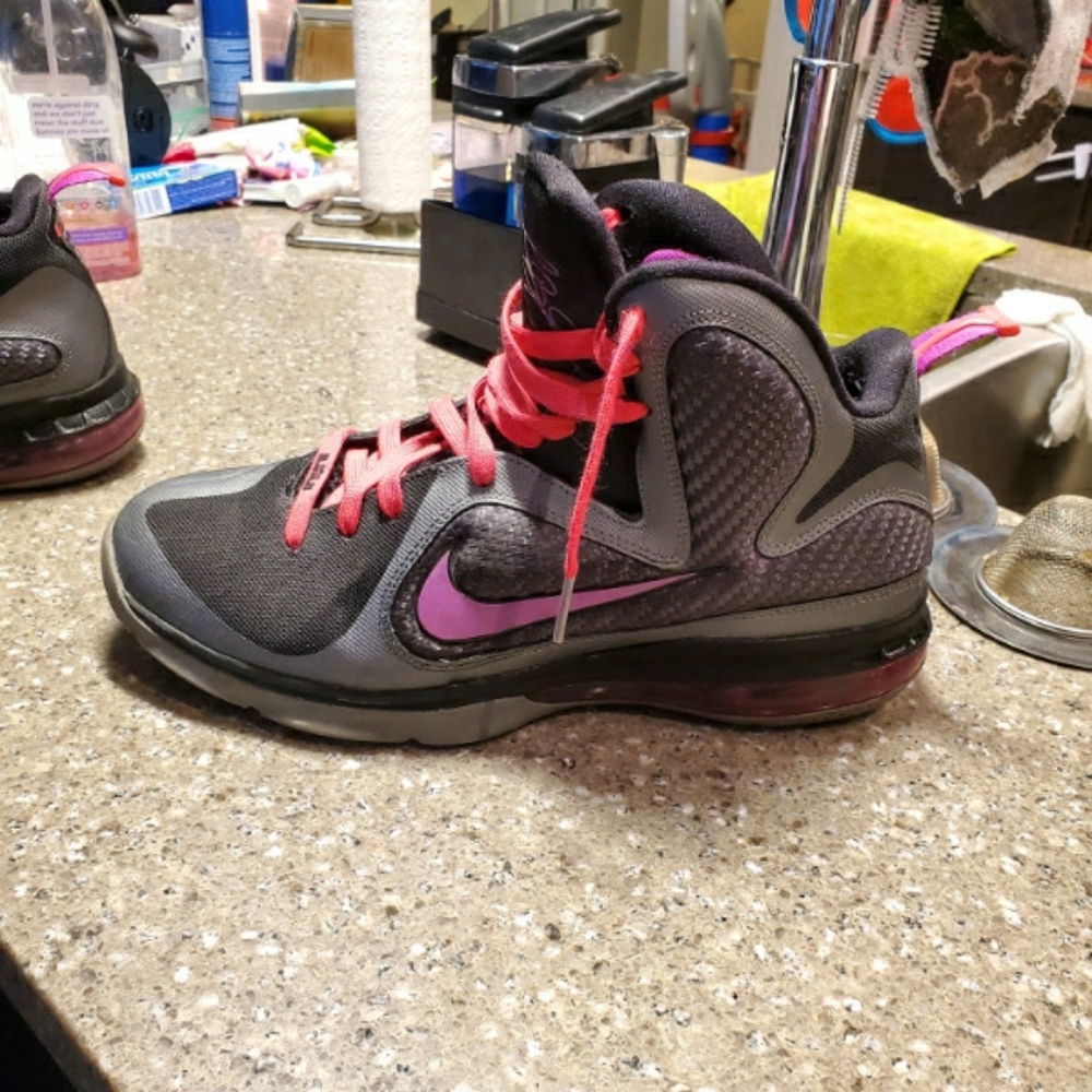LeBron 9 - Miami night's size 10